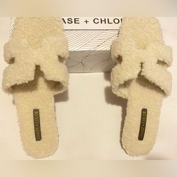 🛍️Chase +Chloe Beige size:9 Cosy Slippers feature a super cushy footed 💥 - Picture 3 of 7